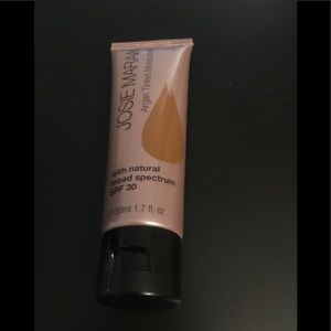 NWOT Josie Maran tinted dark moisturizer spf 30